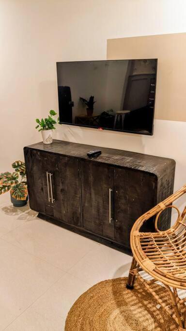 Rio - - 1bhk, Balcony, Free Parking& W-fi Apartment Gurgaon