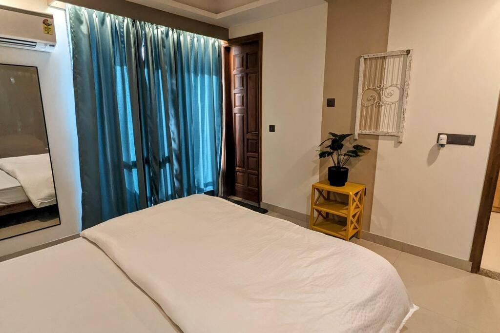 Rio - - 1bhk, Balcony, Free Parking& W-fi Apartment Gurgaon