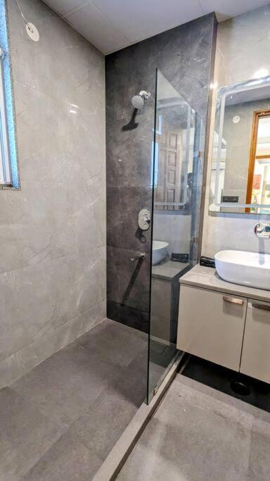 Ivy - 1bhk, Forest View, Wi-fi & Big Balcony Gurgaon