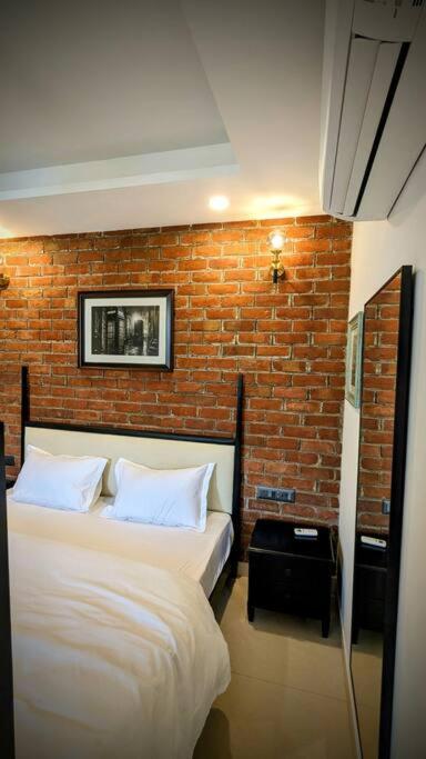 Ivy - 1bhk, Forest View, Wi-fi & Big Balcony Gurgaon
