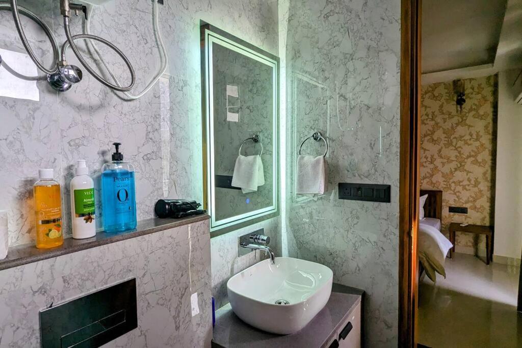 Ivy - 1bhk, Forest View, Wi-fi & Big Balcony Gurgaon