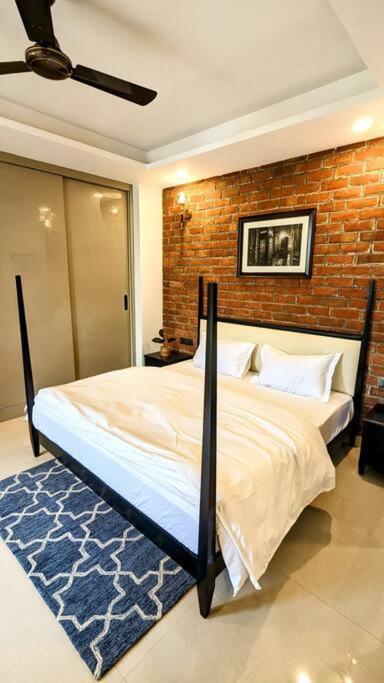 Ivy - 1bhk, Forest View, Wi-fi & Big Balcony Apartment
