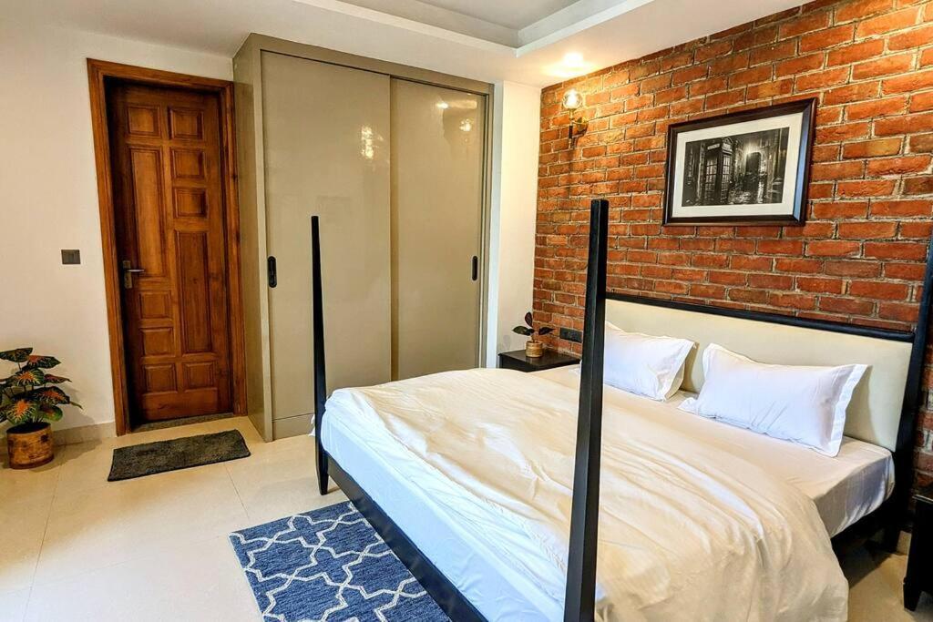 Ivy - 1bhk, Forest View, Wi-fi & Big Balcony Apartment *