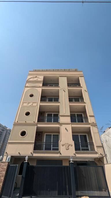 Ivy - 1bhk, Forest View, Wi-fi & Big Balcony Gurgaon