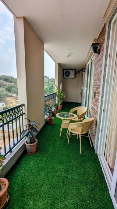 Ivy - 1bhk, Forest View, Wi-fi & Big Balcony Apartment