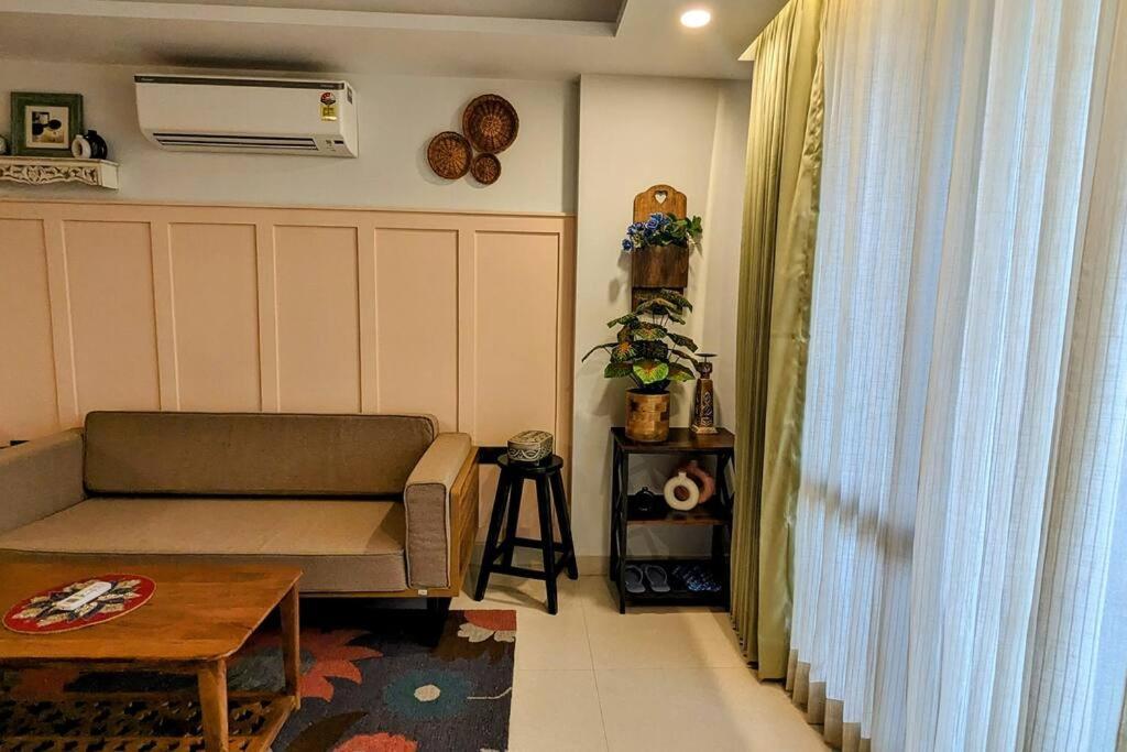 Ivy - 1bhk, Forest View, Wi-fi & Big Balcony Gurgaon