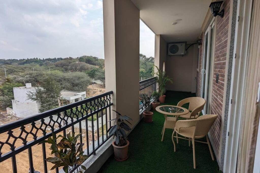 Ivy - 1bhk, Forest View, Wi-fi & Big Balcony Apartment *