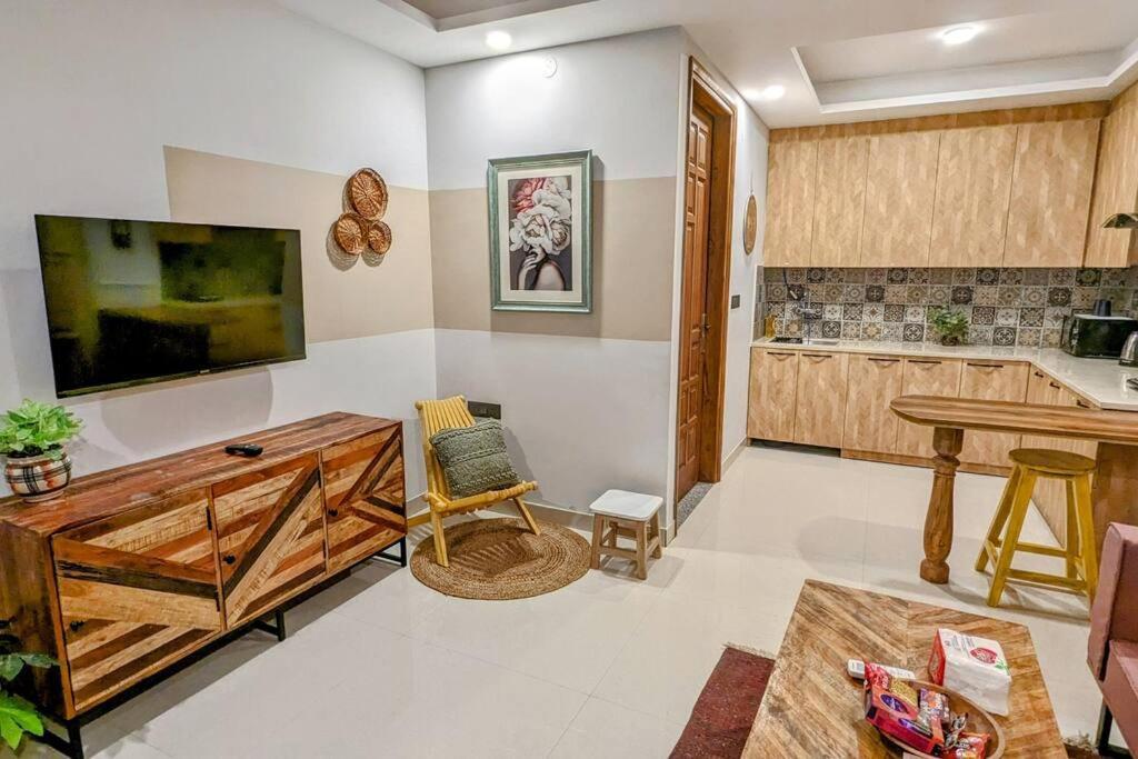 Deniz - 1bhk, Balcony, Parking & Wi-fi