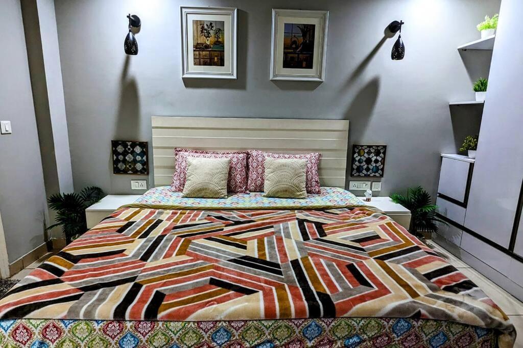 Rumana - 1bhk, 2 Balconies, Free Parking & Wi-fi * Gurgaon