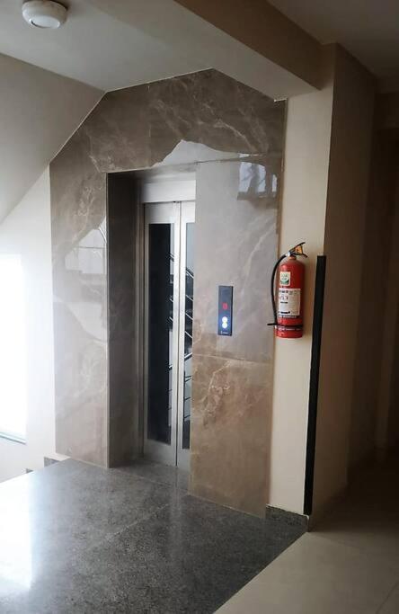 Apartment Zaniah - 1bhk, 2 Balconies, Free Parking & Wi-fi Gurgaon