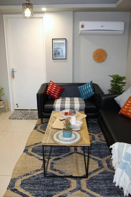 Zaniah - 1bhk, 2 Balconies, Free Parking & Wi-fi Gurgaon