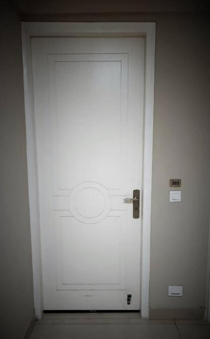 Zaniah - 1bhk, 2 Balconies, Free Parking & Wi-fi Apartment
