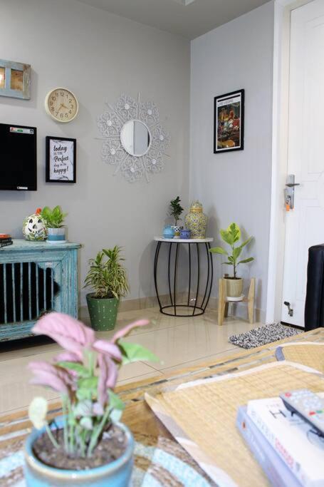 Zaniah - 1bhk, 2 Balconies, Free Parking & Wi-fi Apartment