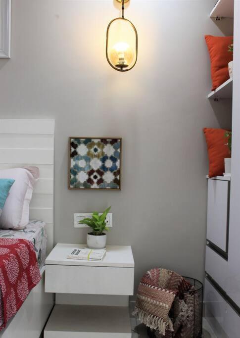 Zaniah - 1bhk, 2 Balconies, Free Parking & Wi-fi Apartment