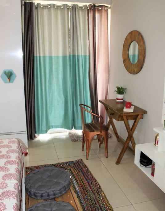 Zaniah - 1bhk, 2 Balconies, Free Parking & Wi-fi Apartment *