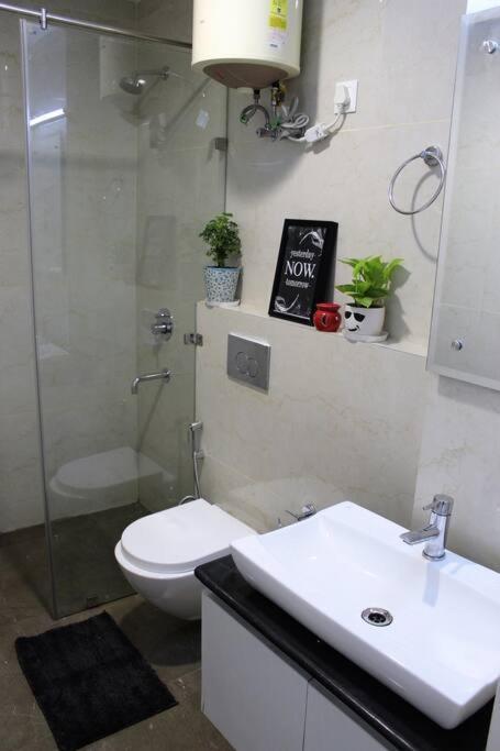 Zaniah - 1bhk, 2 Balconies, Free Parking & Wi-fi Apartment *
