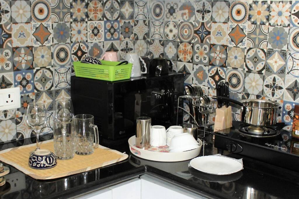 Zaniah - 1bhk, 2 Balconies, Free Parking & Wi-fi Apartment *