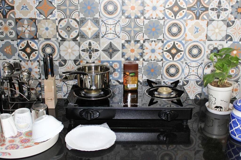 Zaniah - 1bhk, 2 Balconies, Free Parking & Wi-fi Apartment