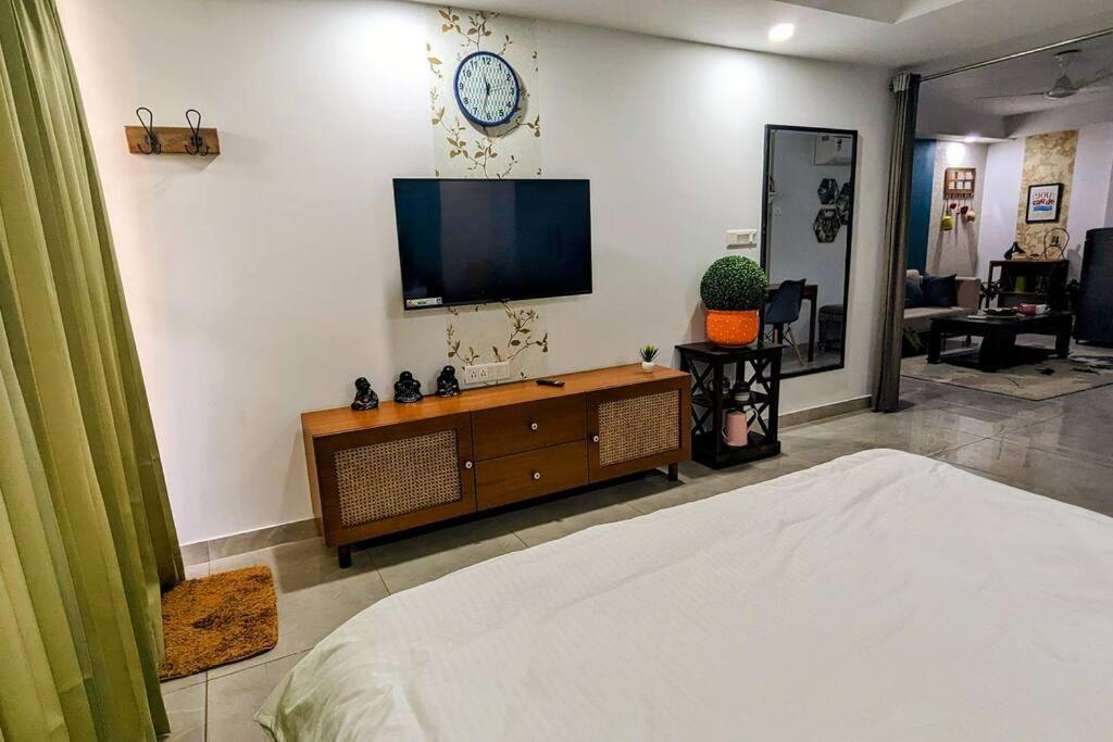 Yukta - Cozy Nest Studio, Free Parking & Wifi Apartment Gurgaon