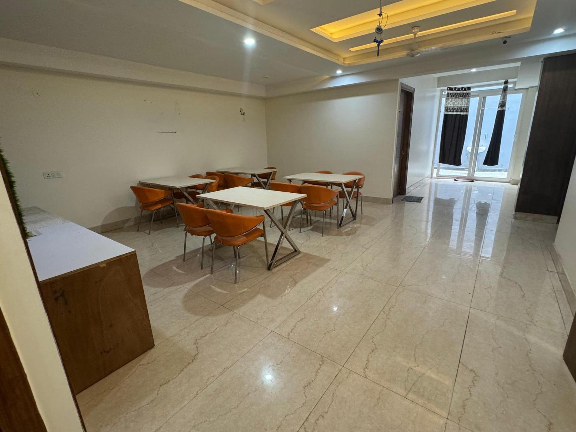 Hotel The Indian Ii Near Medanta Hospital