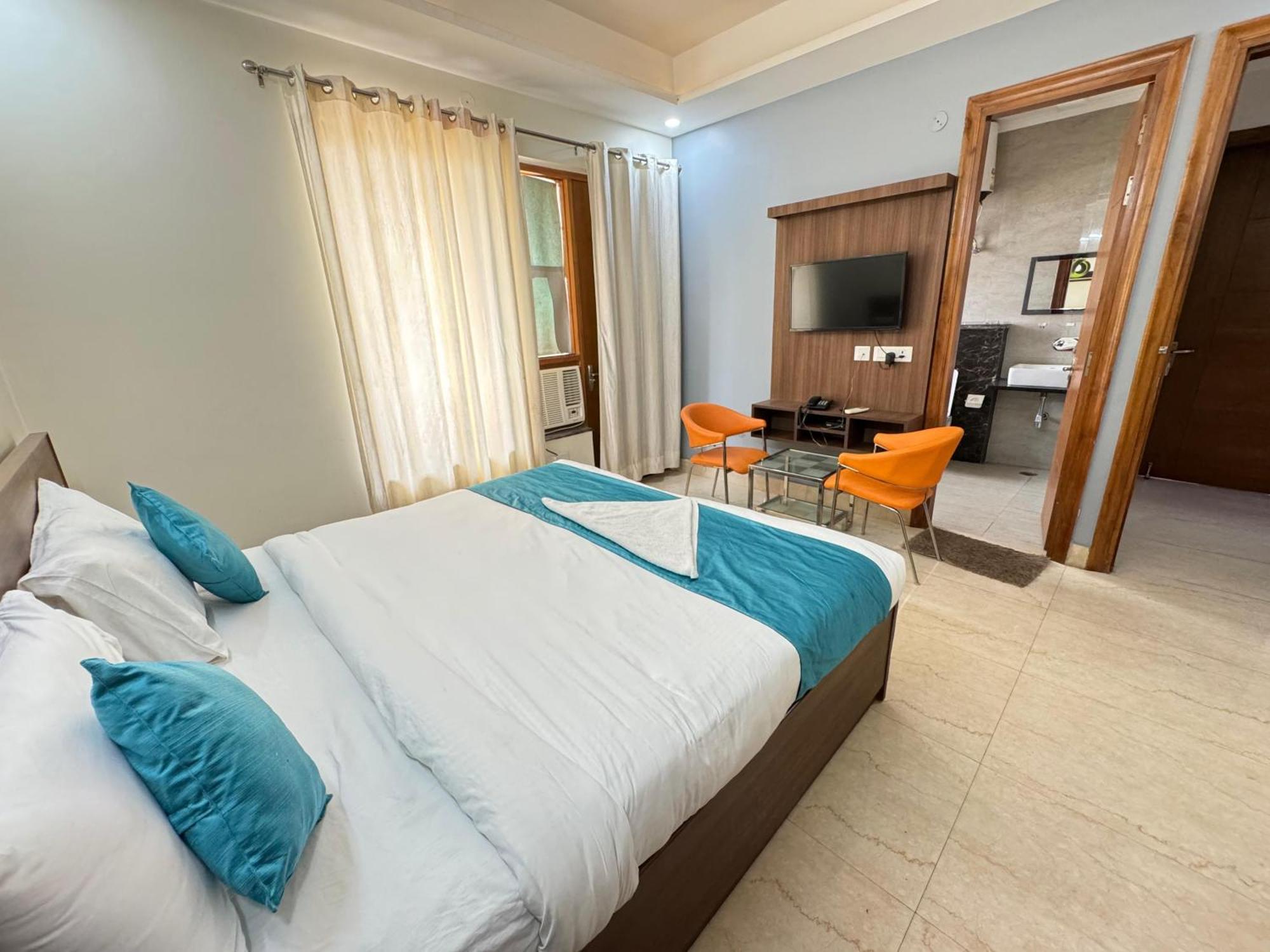 Hotel The Indian Ii Near Medanta Hospital Gurgaon
