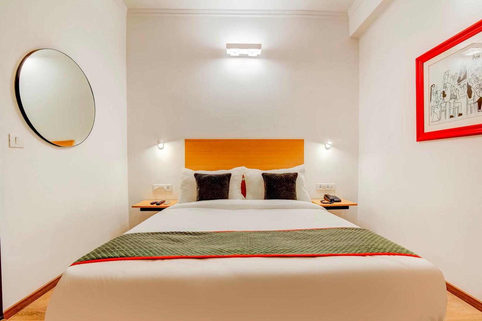 Hotel Collection O Singha Chowk Gurgaon