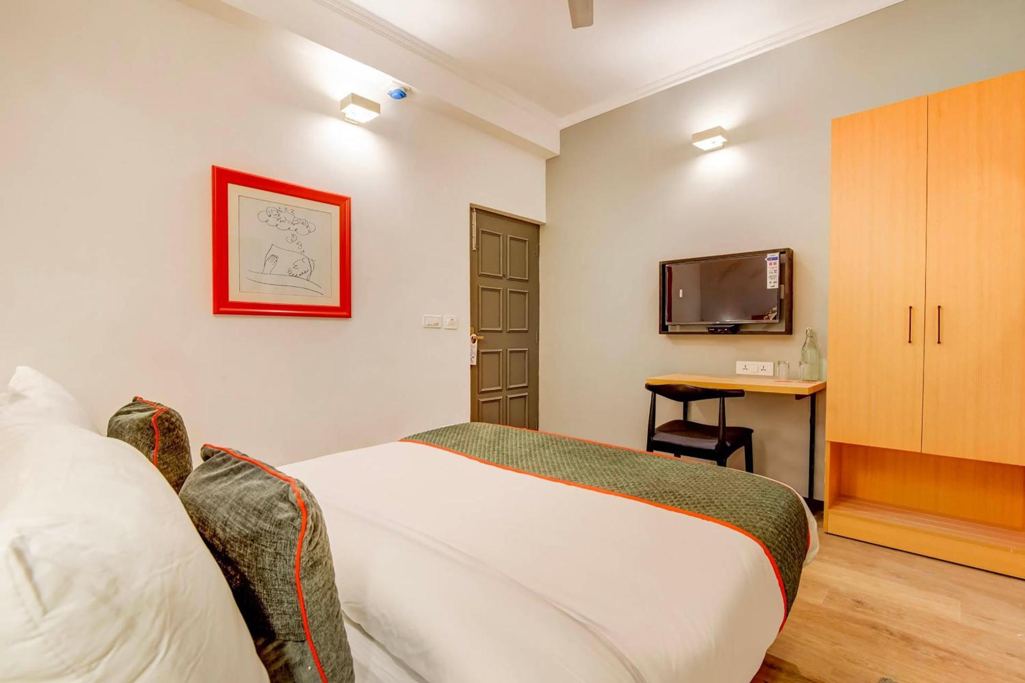 Hotel Collection O Singha Chowk Gurgaon