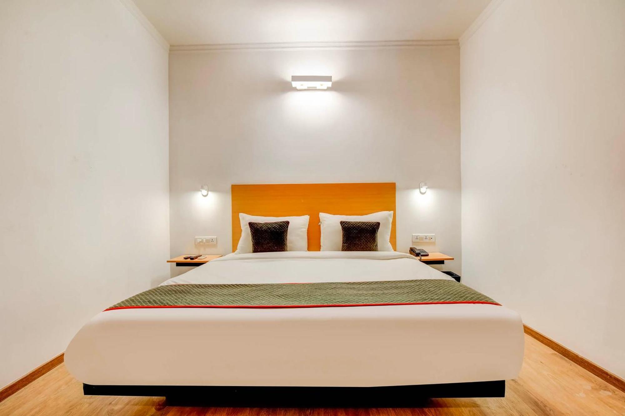 Collection O Singha Chowk Hotel