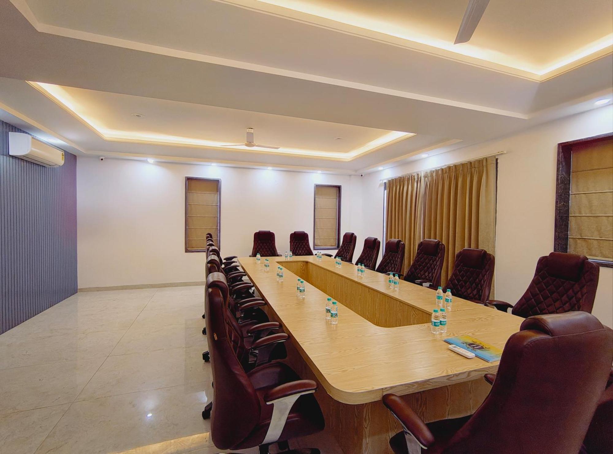 Hotel Elite 32 Avenue - Near Google Building Gurgaon