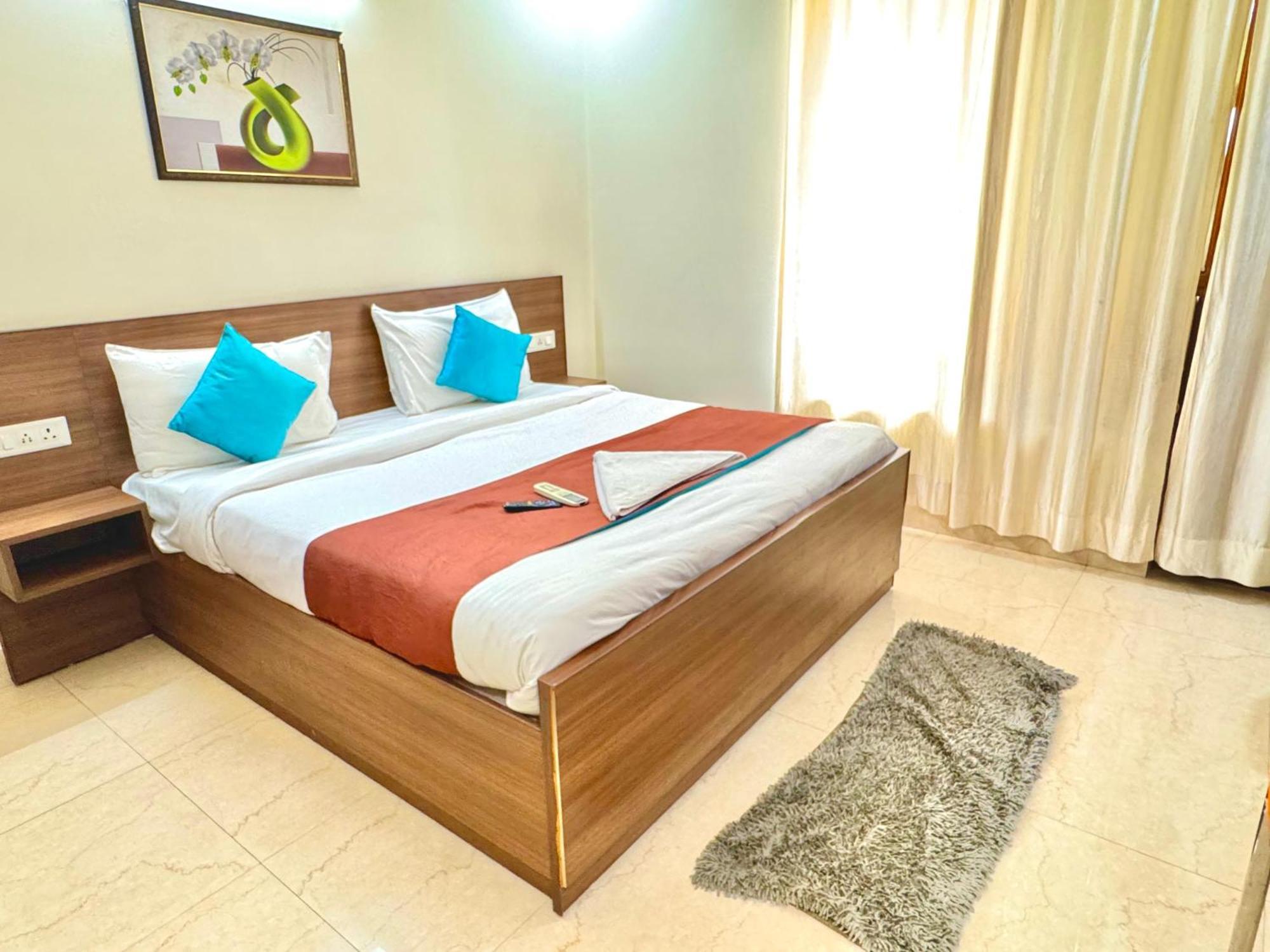 Hotel The Indian Ii Near Medanta Hospital