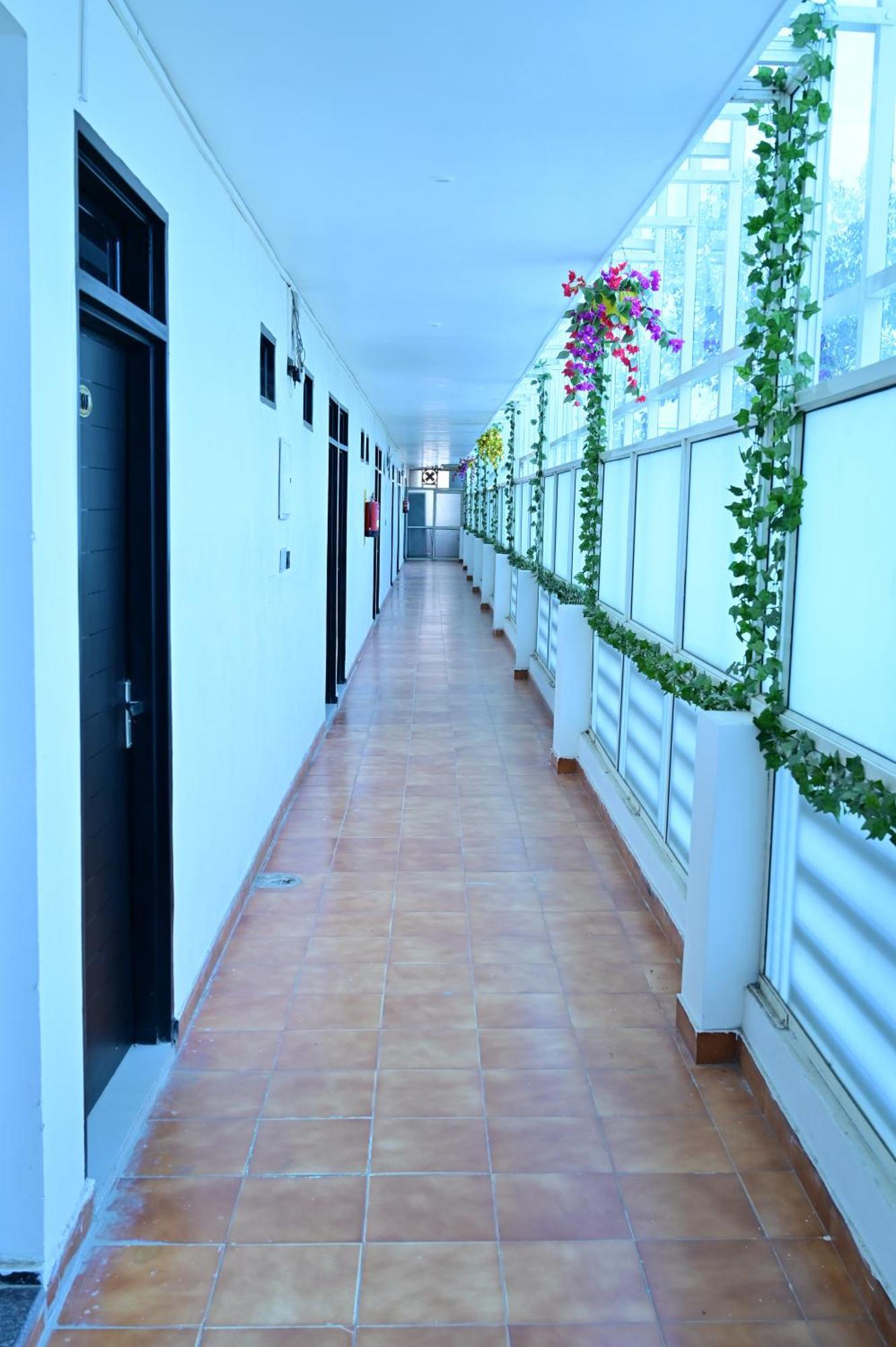 Hotel Date Palm Gurgaon