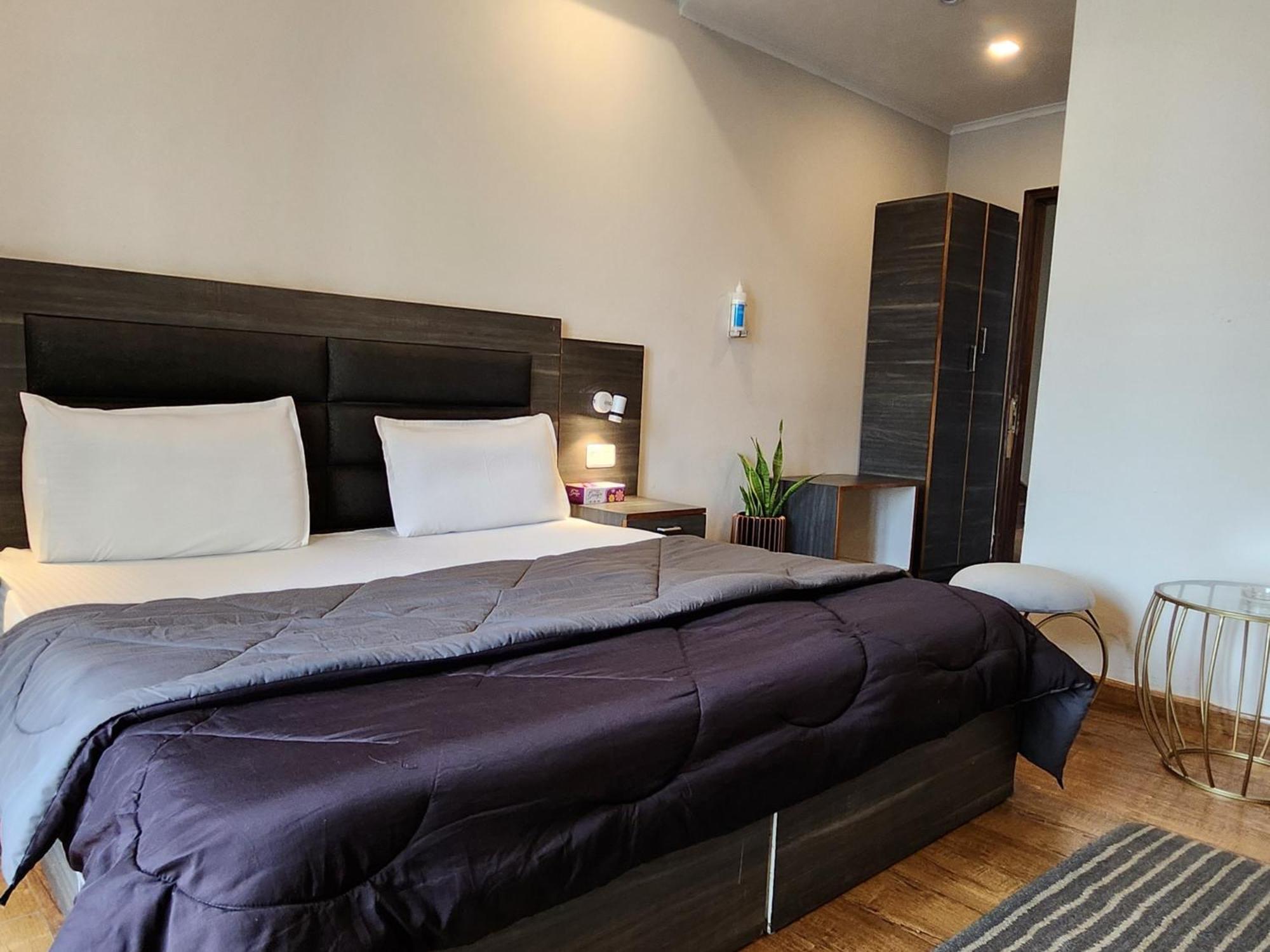 Premier - Golf Course Road ,gurgaon Hotel Gurgaon