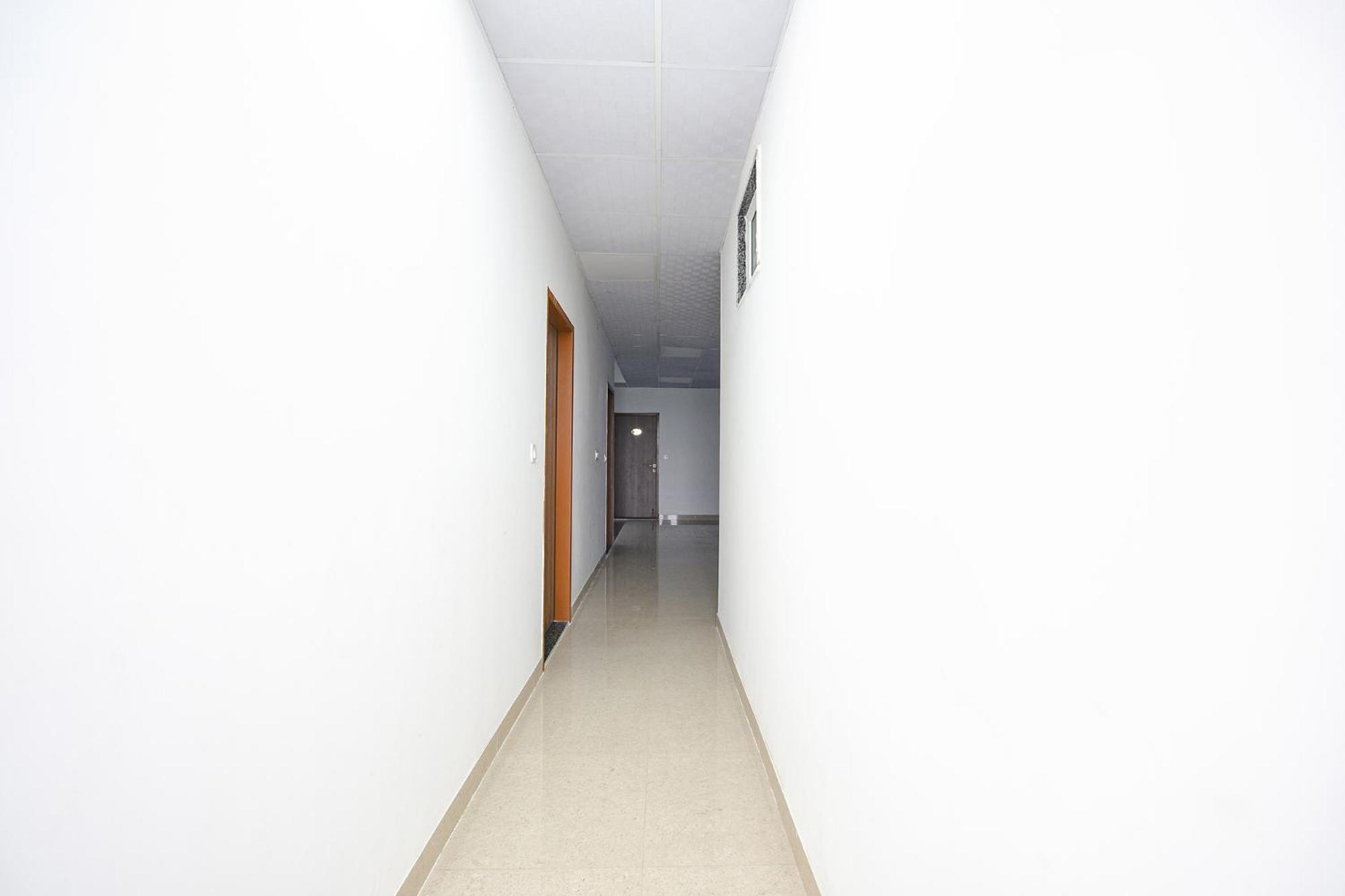Hotel Fabhotel K2 Residency