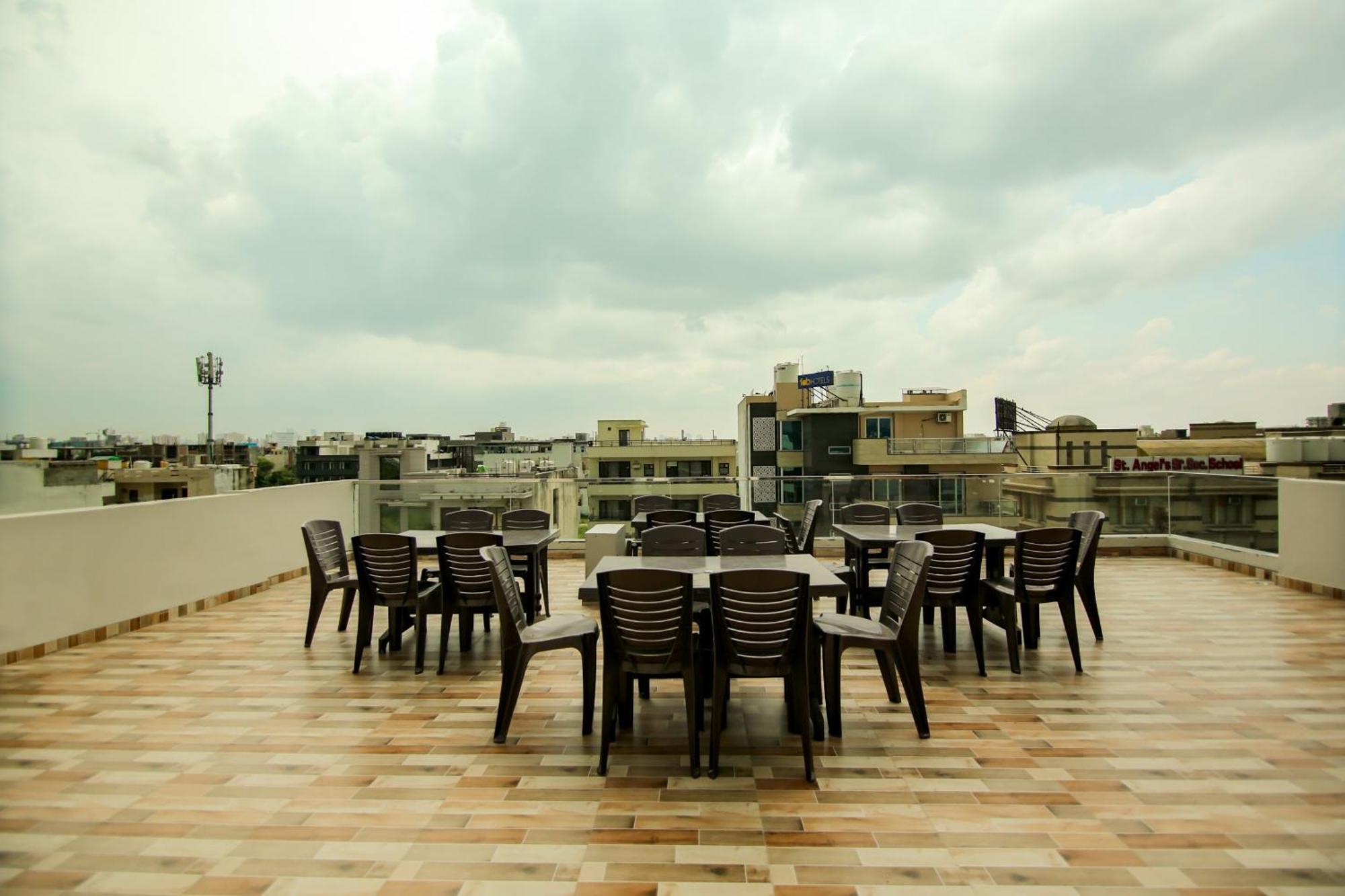 Collection O Near Appu Ghar 3* Gurgaon
