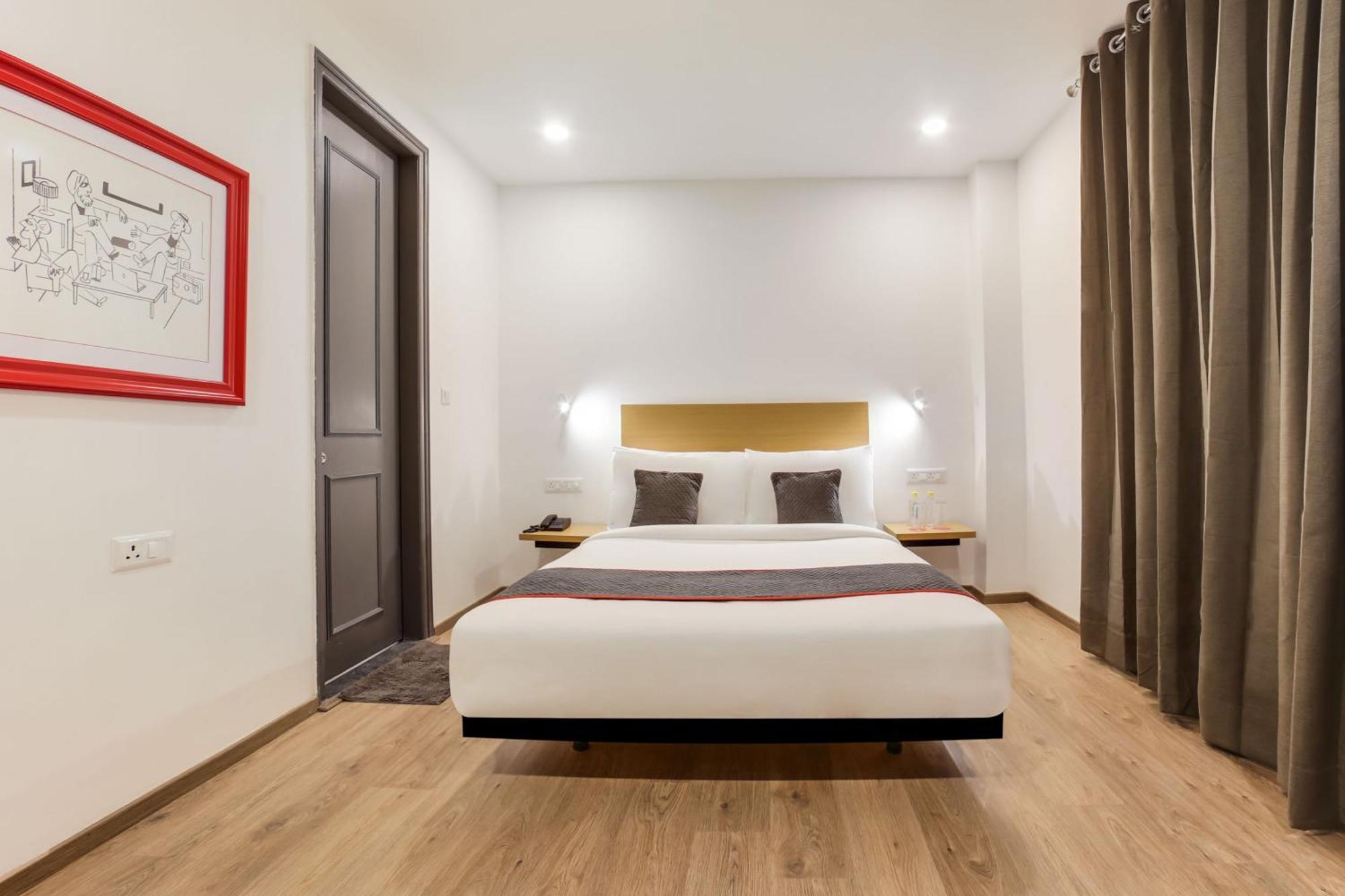 Super Townhouse 158 Near Netaji Subhash Marg Near Appu Ghar Hotel 4*