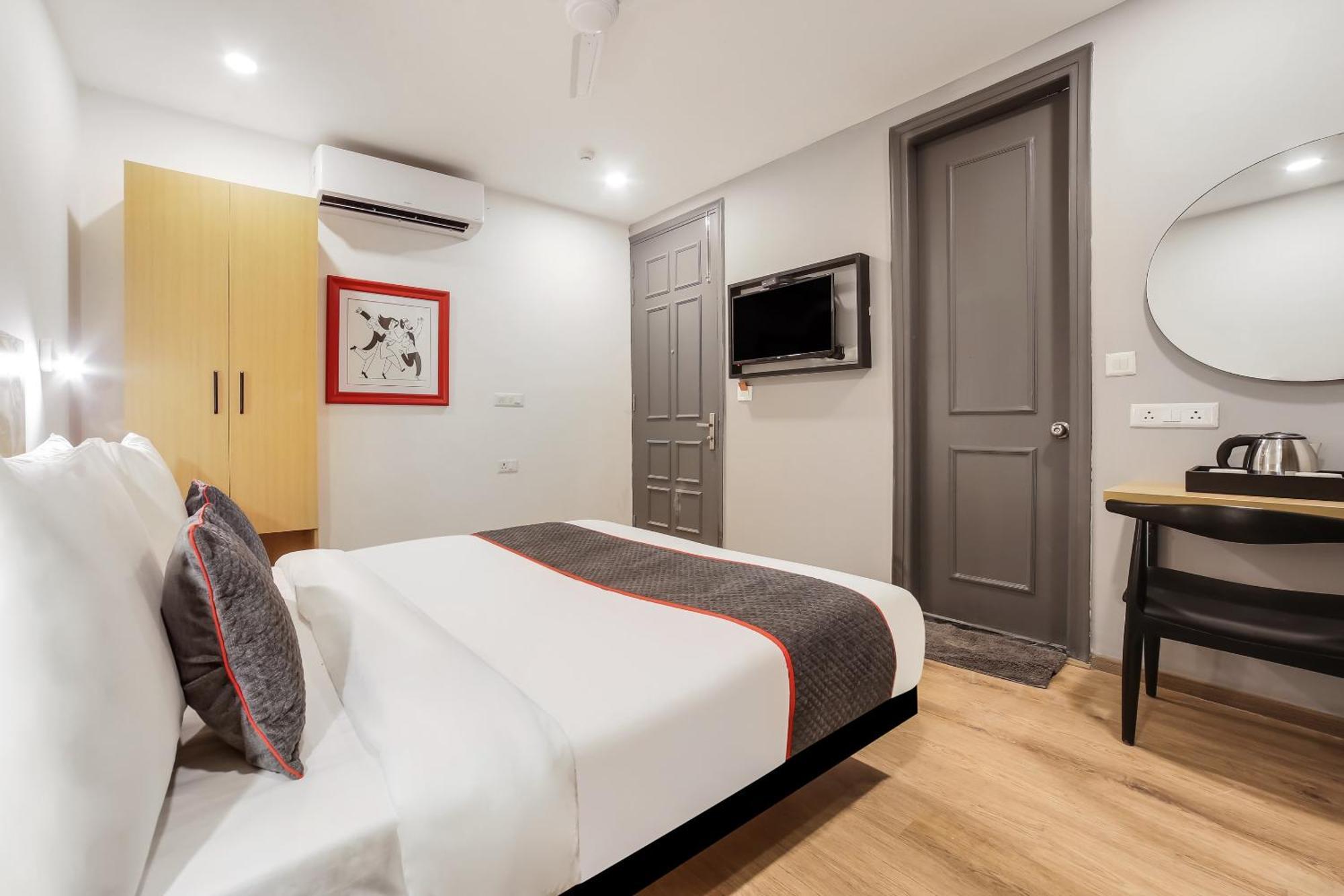 Super Townhouse 158 Near Netaji Subhash Marg Near Appu Ghar Hotel 4*