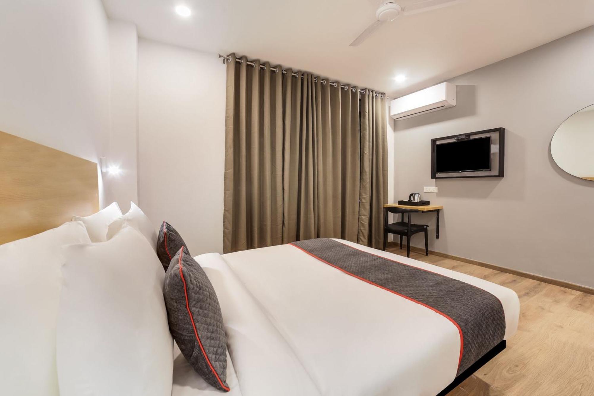 Super Townhouse 158 Near Netaji Subhash Marg Near Appu Ghar
