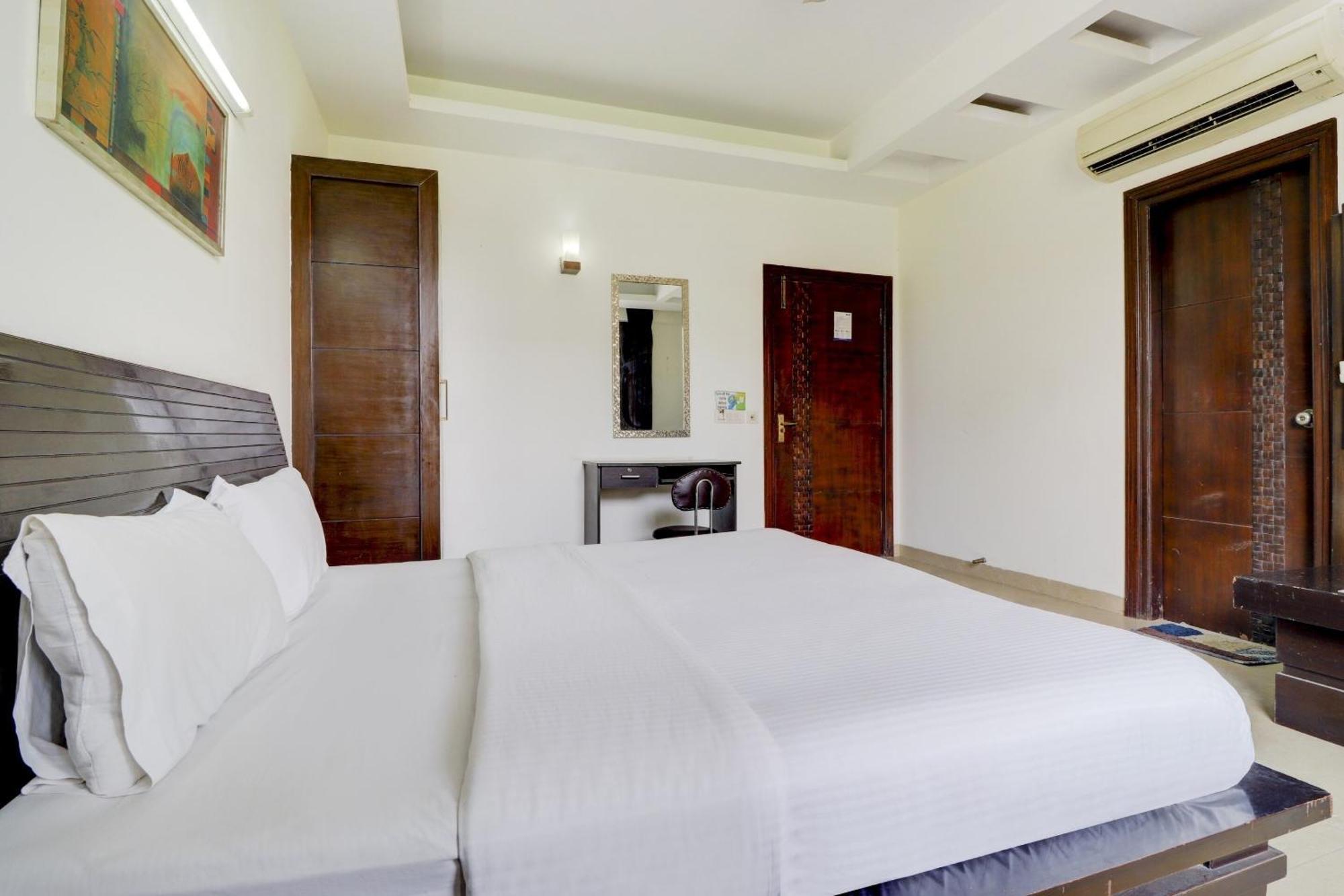 Hotel Collection O Marina Gurgaon