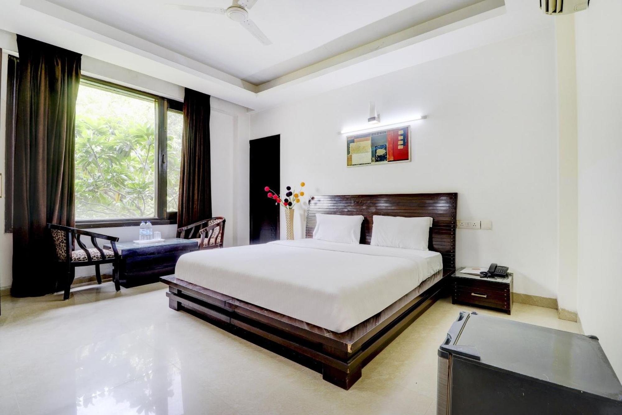 Hotel Collection O Marina Gurgaon