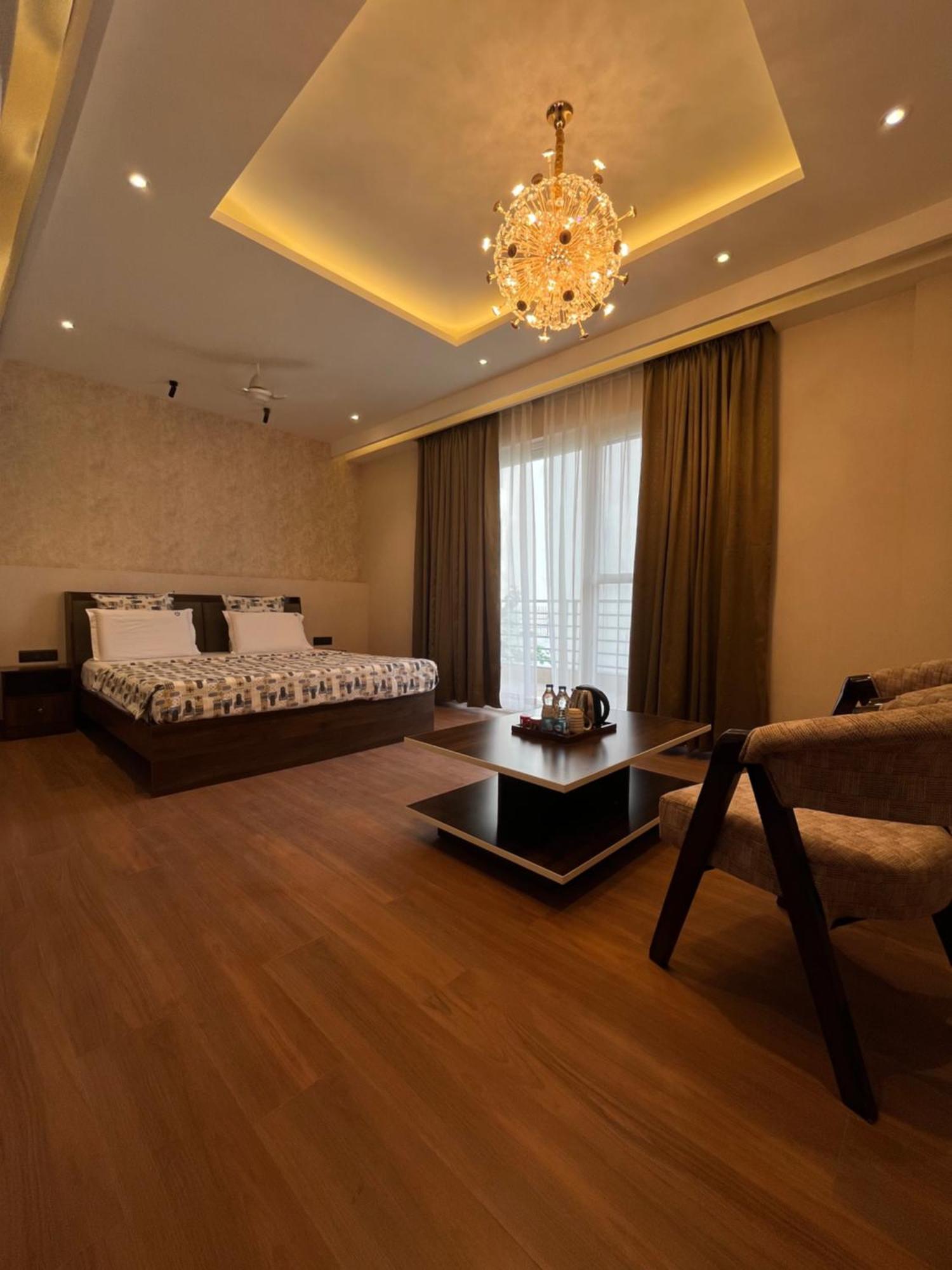 Casa Feliz Golf Course Road Bed & Breakfast Gurgaon
