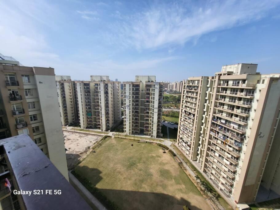 Bnbbuddy Modern Party In Apartment Gurgaon