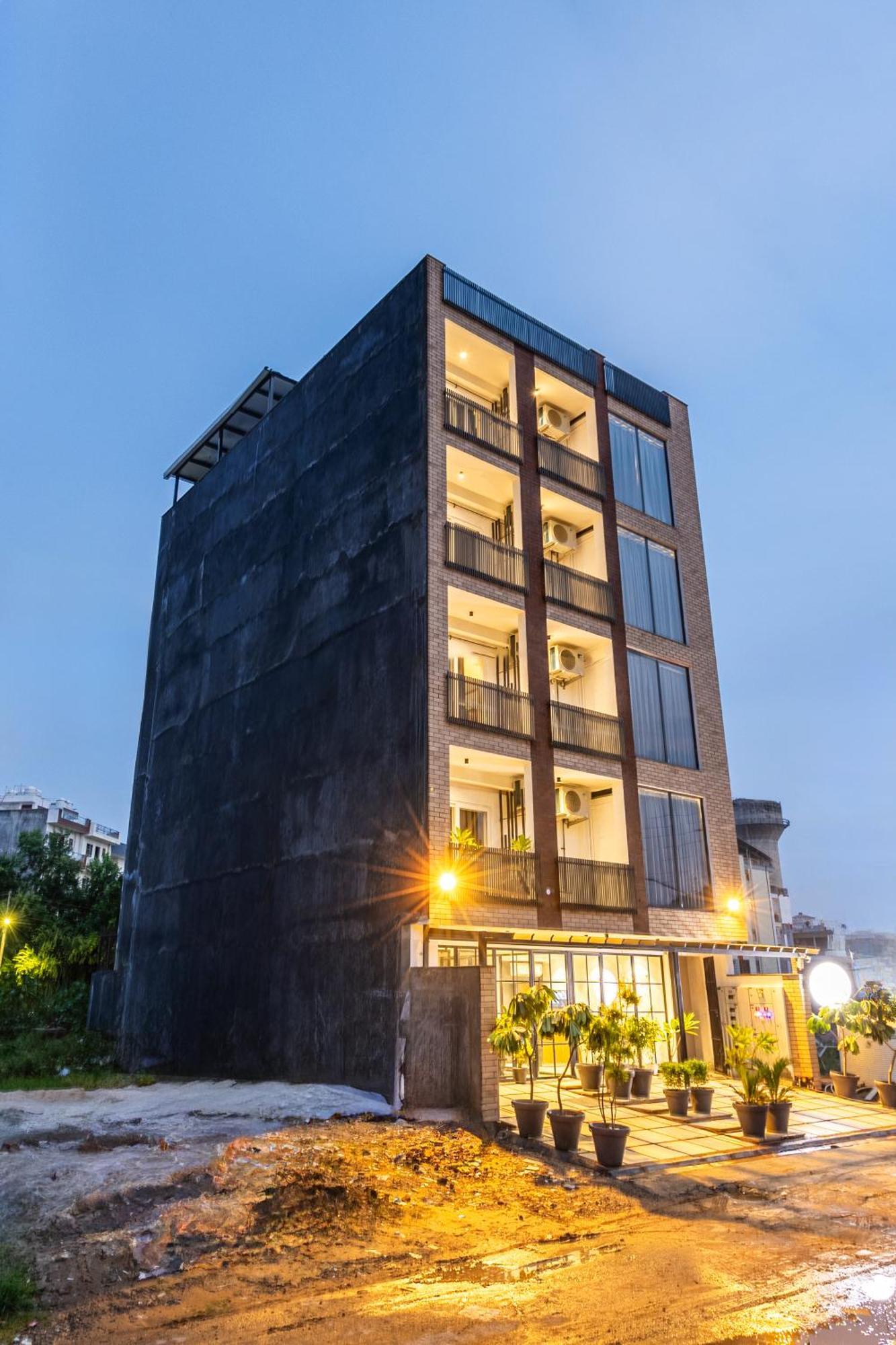 Apartment Street By Lime Tree Sector 51