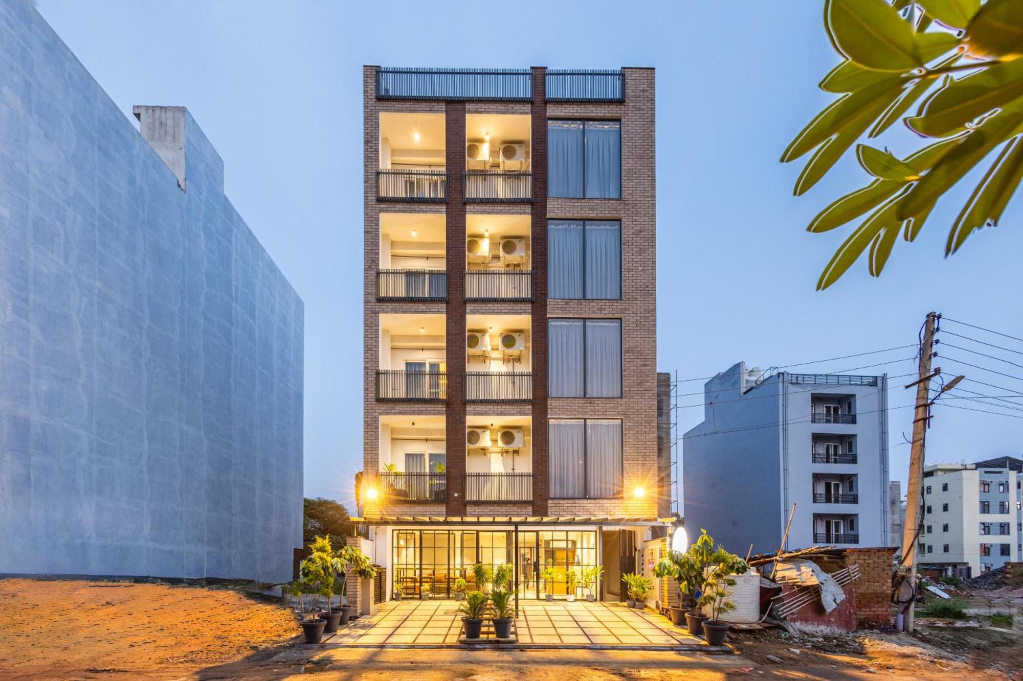 Street By Lime Tree Sector 51 Apartment