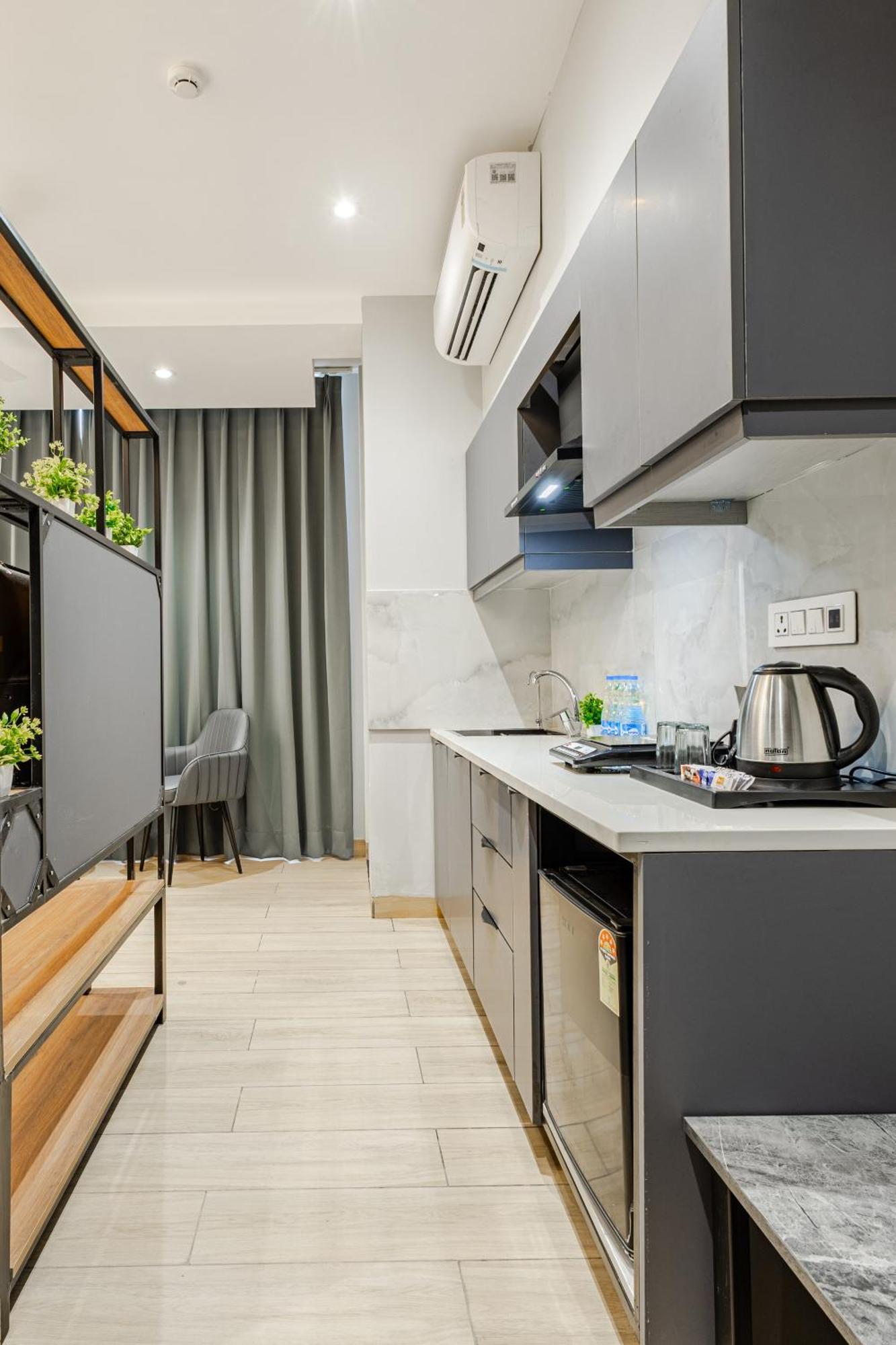 Street By Lime Tree Sector 51 Apartment *
