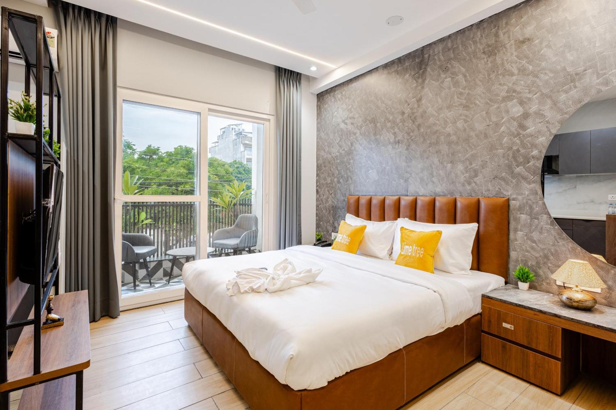 Street By Lime Tree Sector 51 Apartment