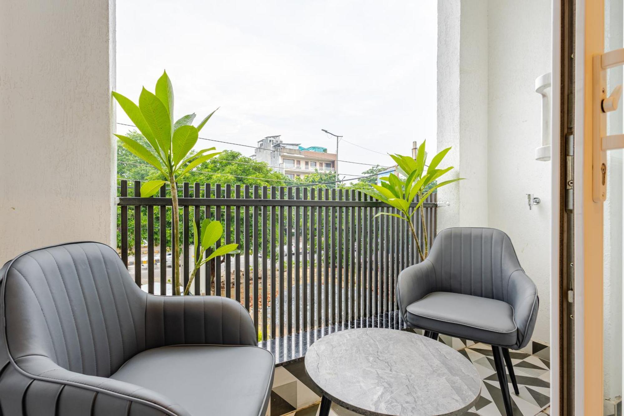 Apartment Street By Lime Tree Sector 51