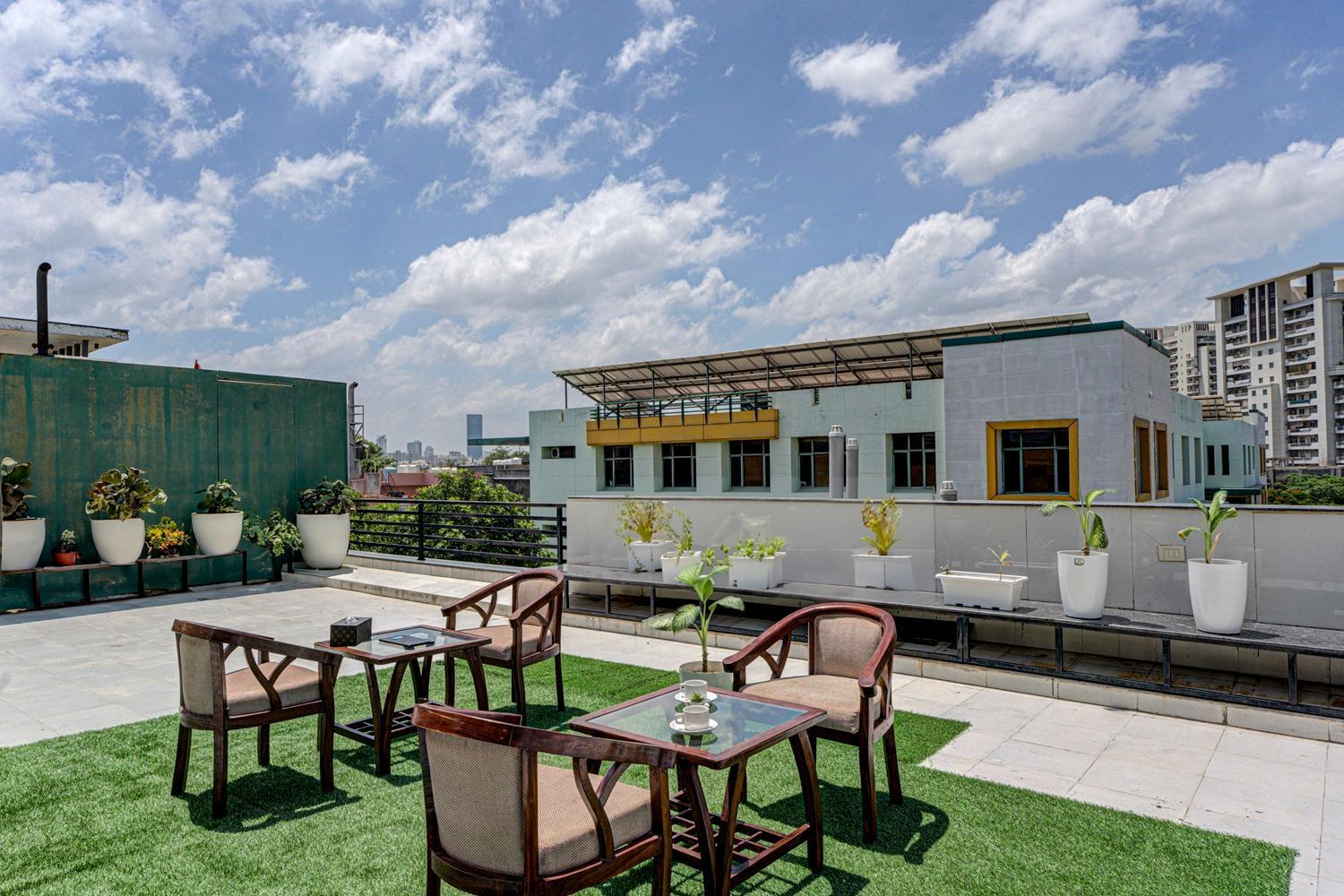 Hotel Blueneck Sec 47 Near Medanta -the Medicity' Gurugram 3*