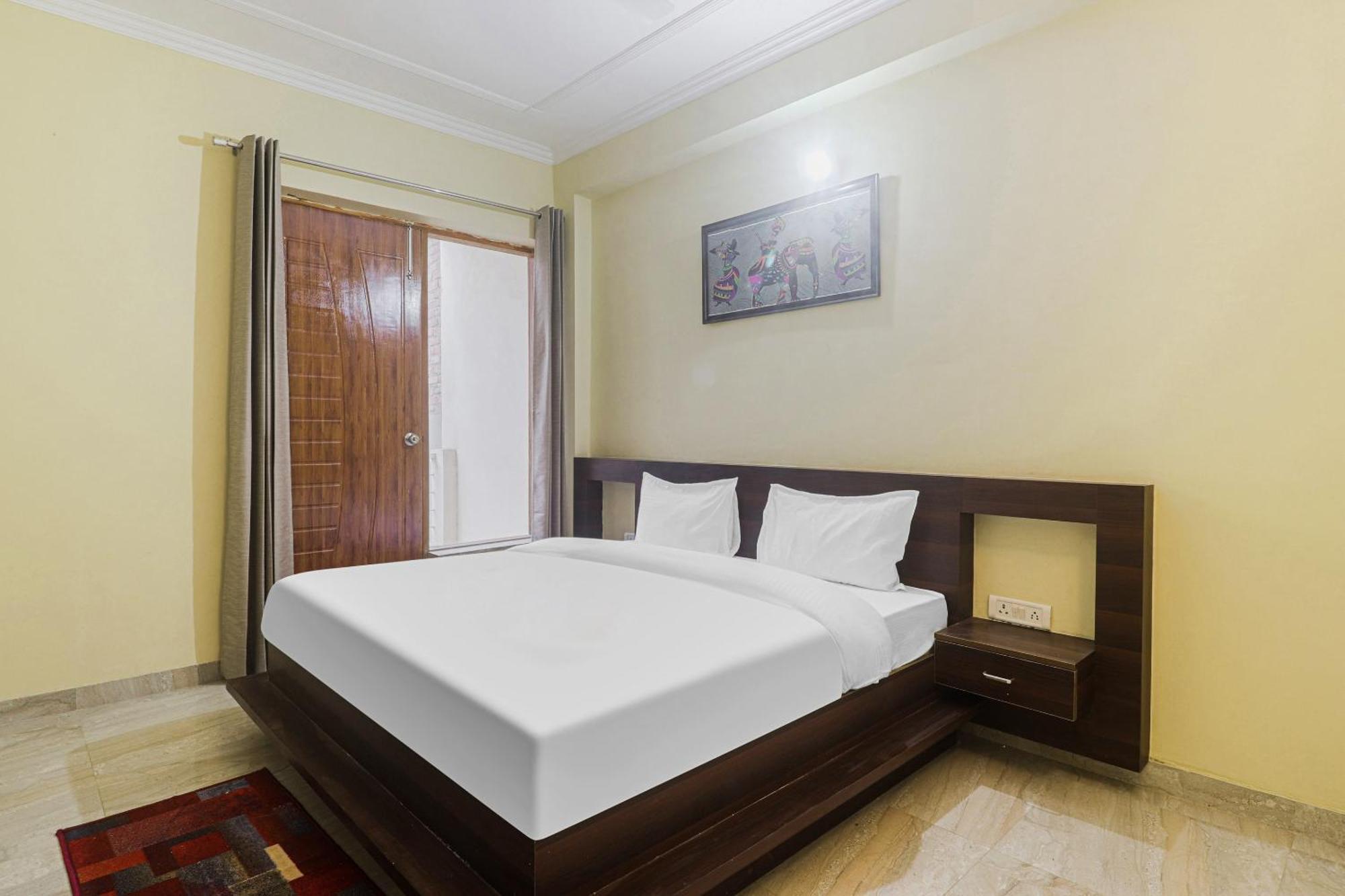 Collection O Majestic Gurgaon