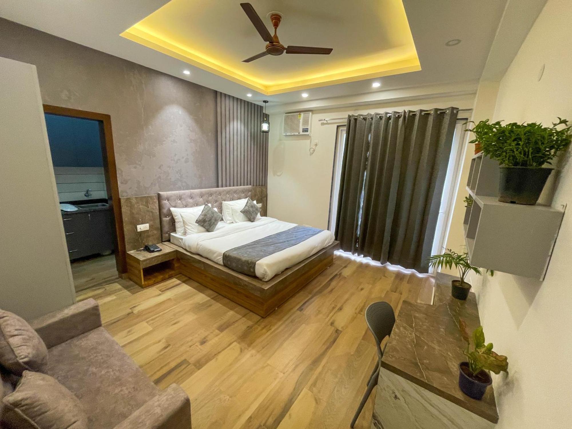 Homestay The Empire Corporate Sector 44 Near Fortis And Max Hospitals *