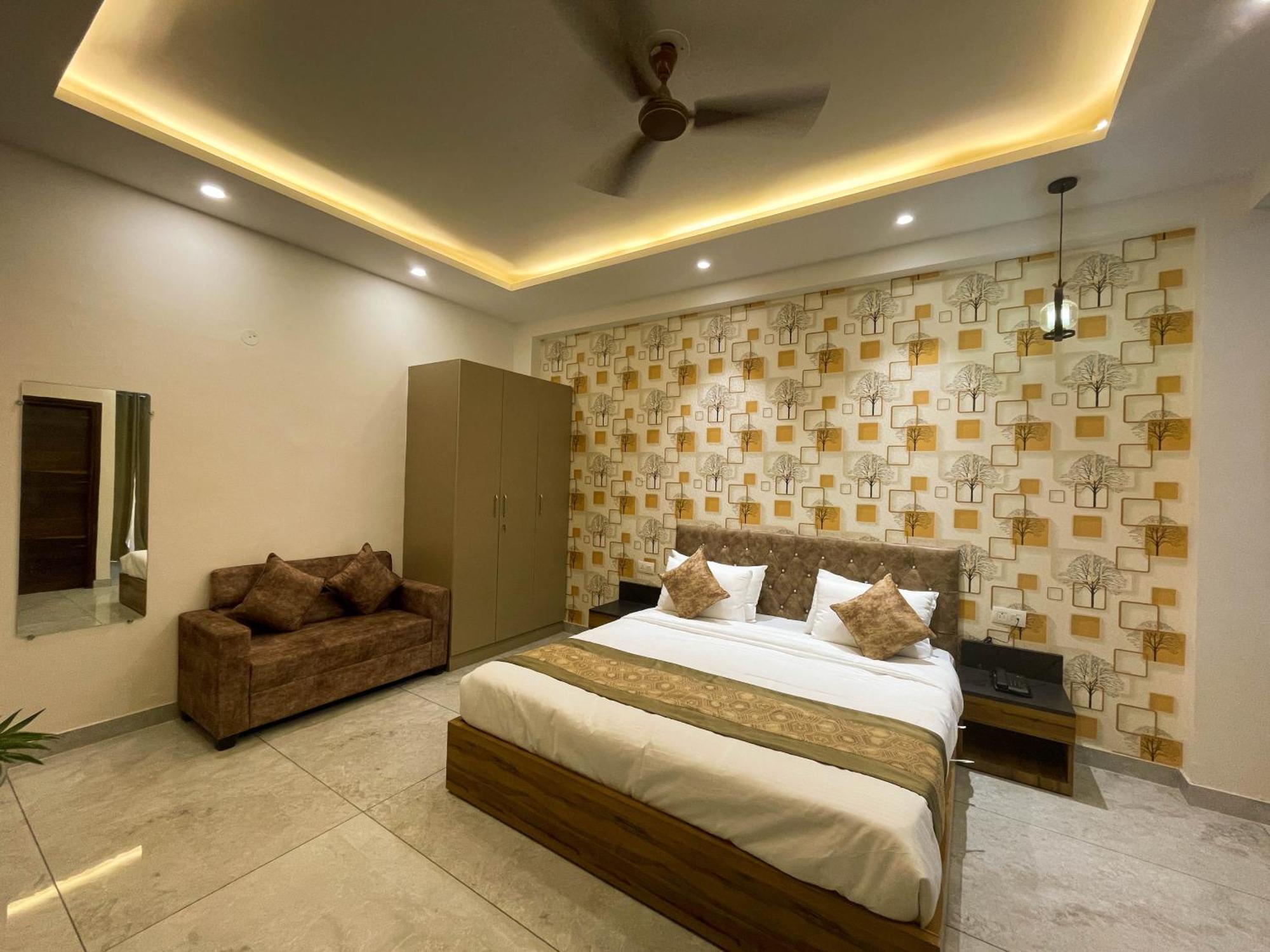 The Empire Corporate Sector 44 Near Fortis And Max Hospitals *